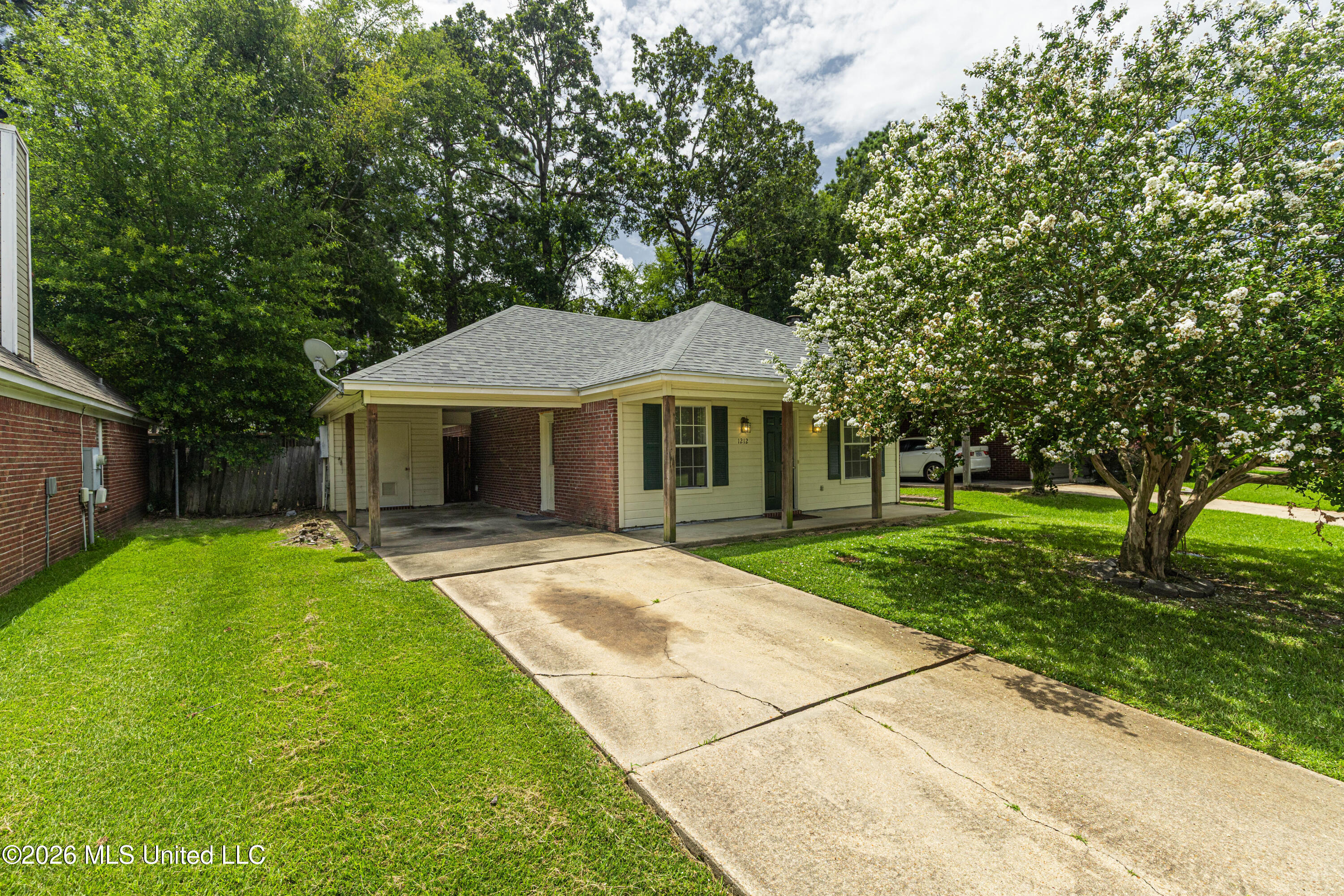 1212 Barnett Bend Circle Property Photo 3