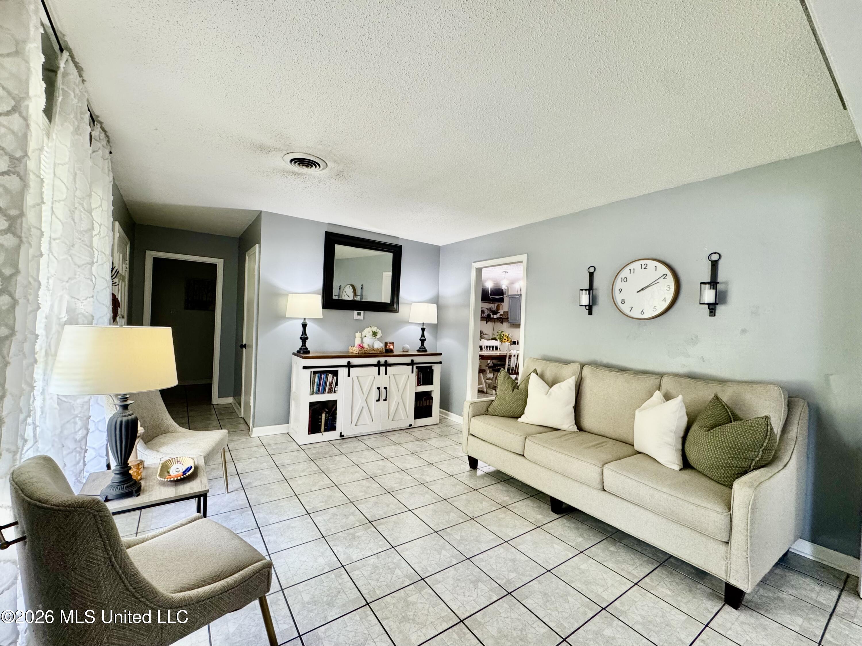 8201 Canterbury Drive Property Photo 7