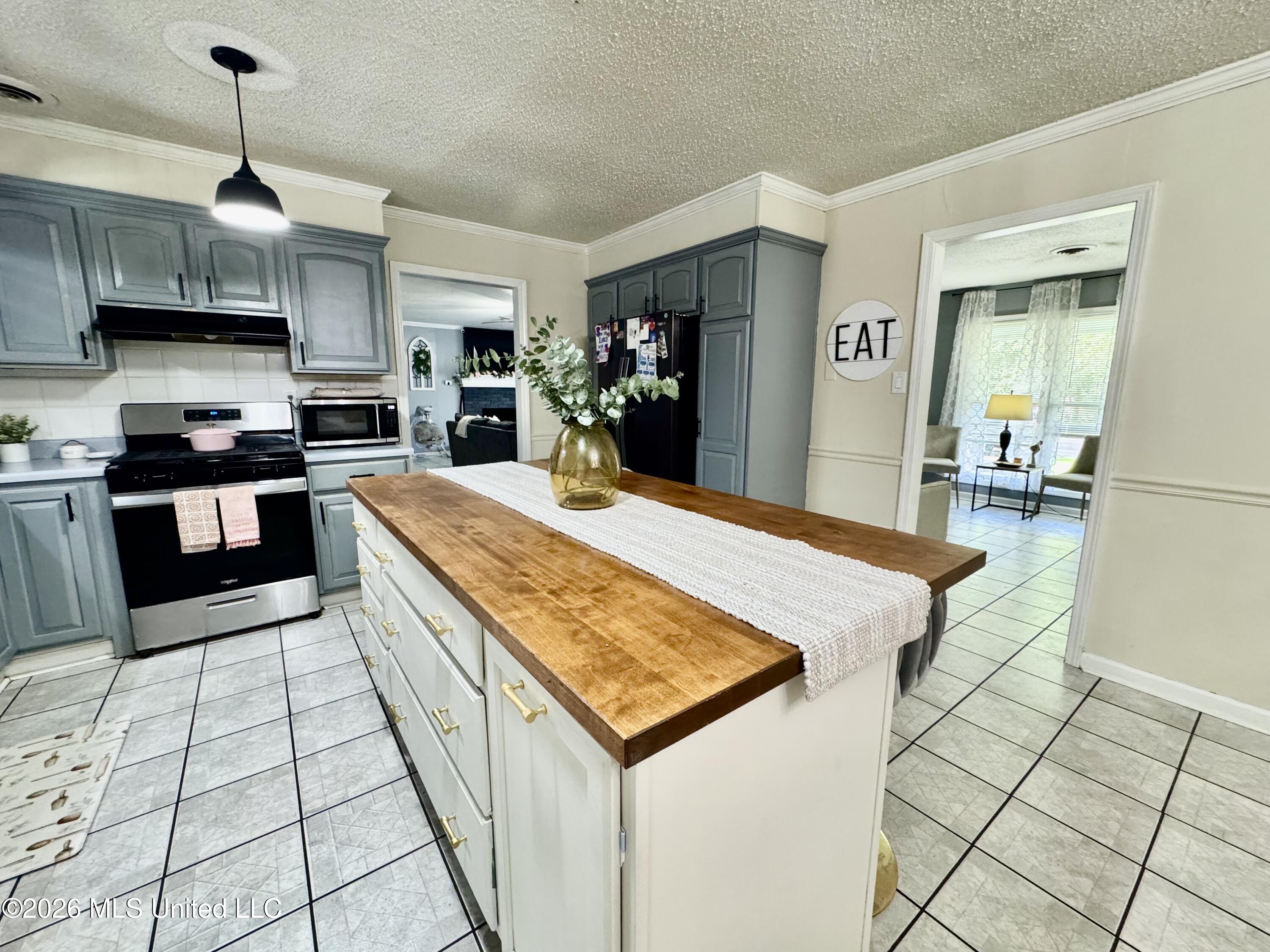 8201 Canterbury Drive Property Photo 16