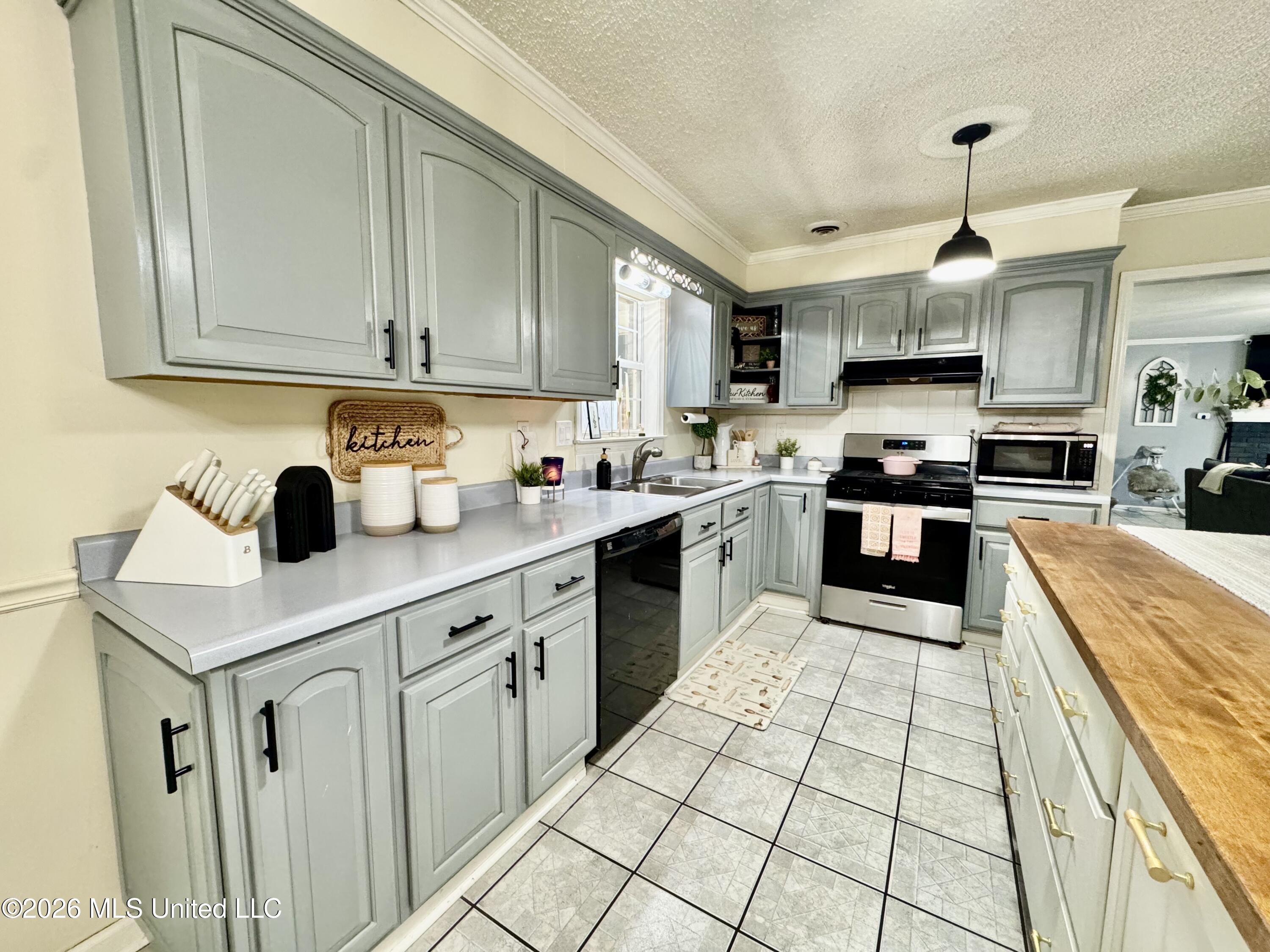 8201 Canterbury Drive Property Photo 17
