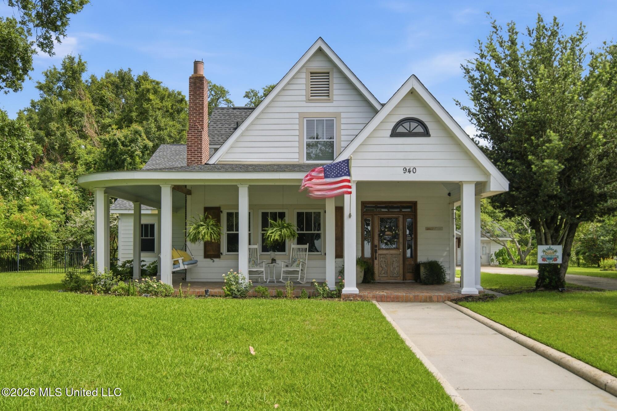 940 2nd Street Property Photo 1