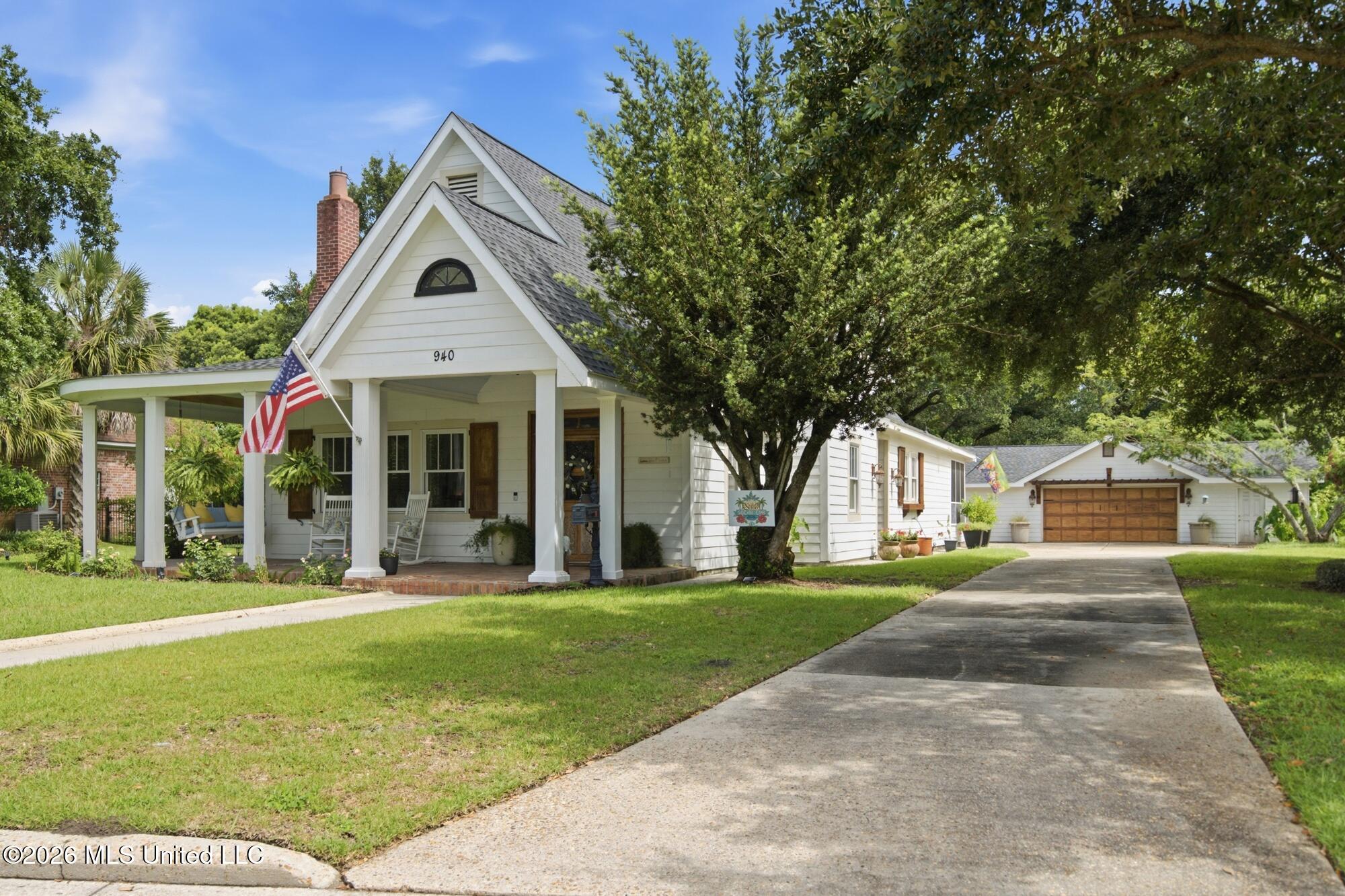 940 2nd Street Property Photo 2