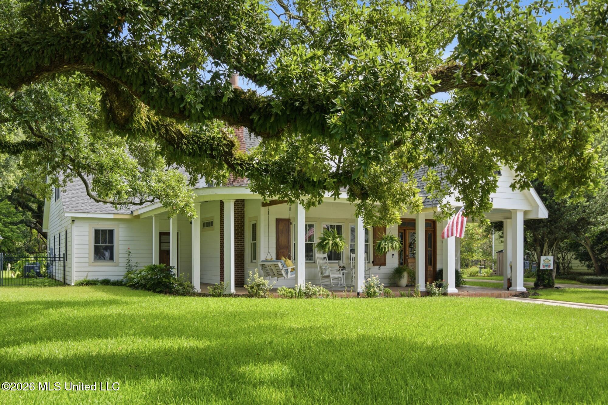 940 2nd Street Property Photo 4