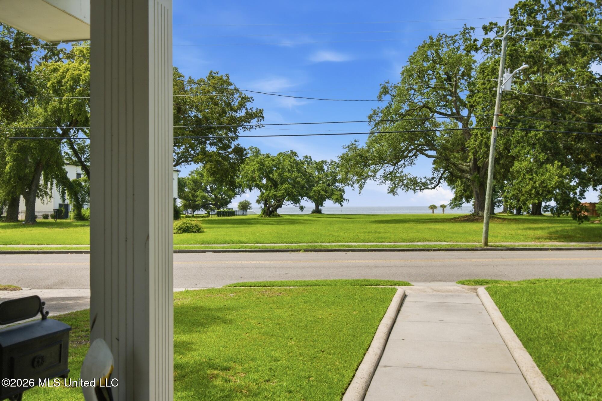 940 2nd Street Property Photo 6