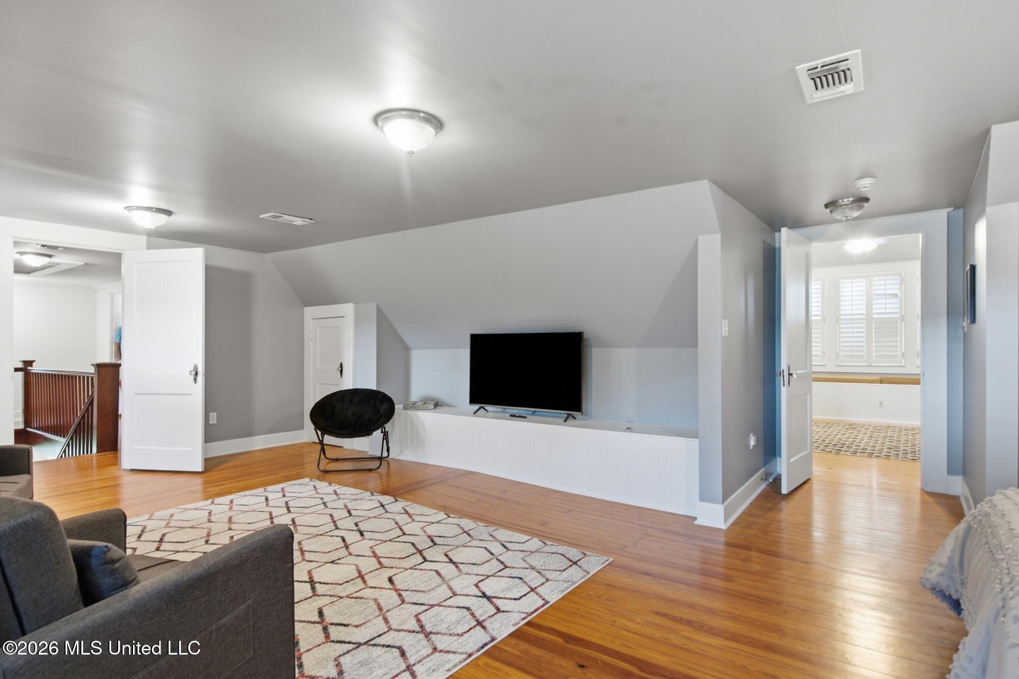 940 2nd Street Property Photo 32