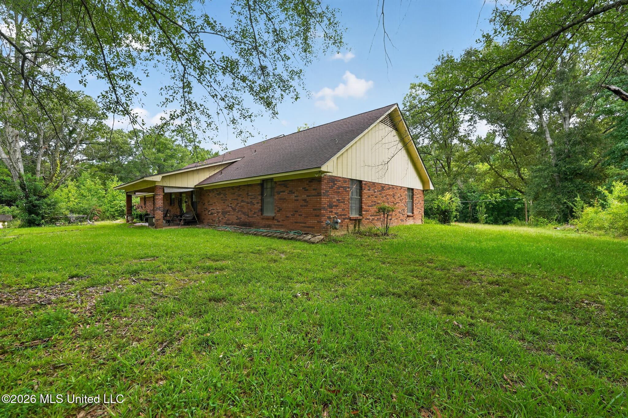 6077 N Mcraven Road Property Photo 3