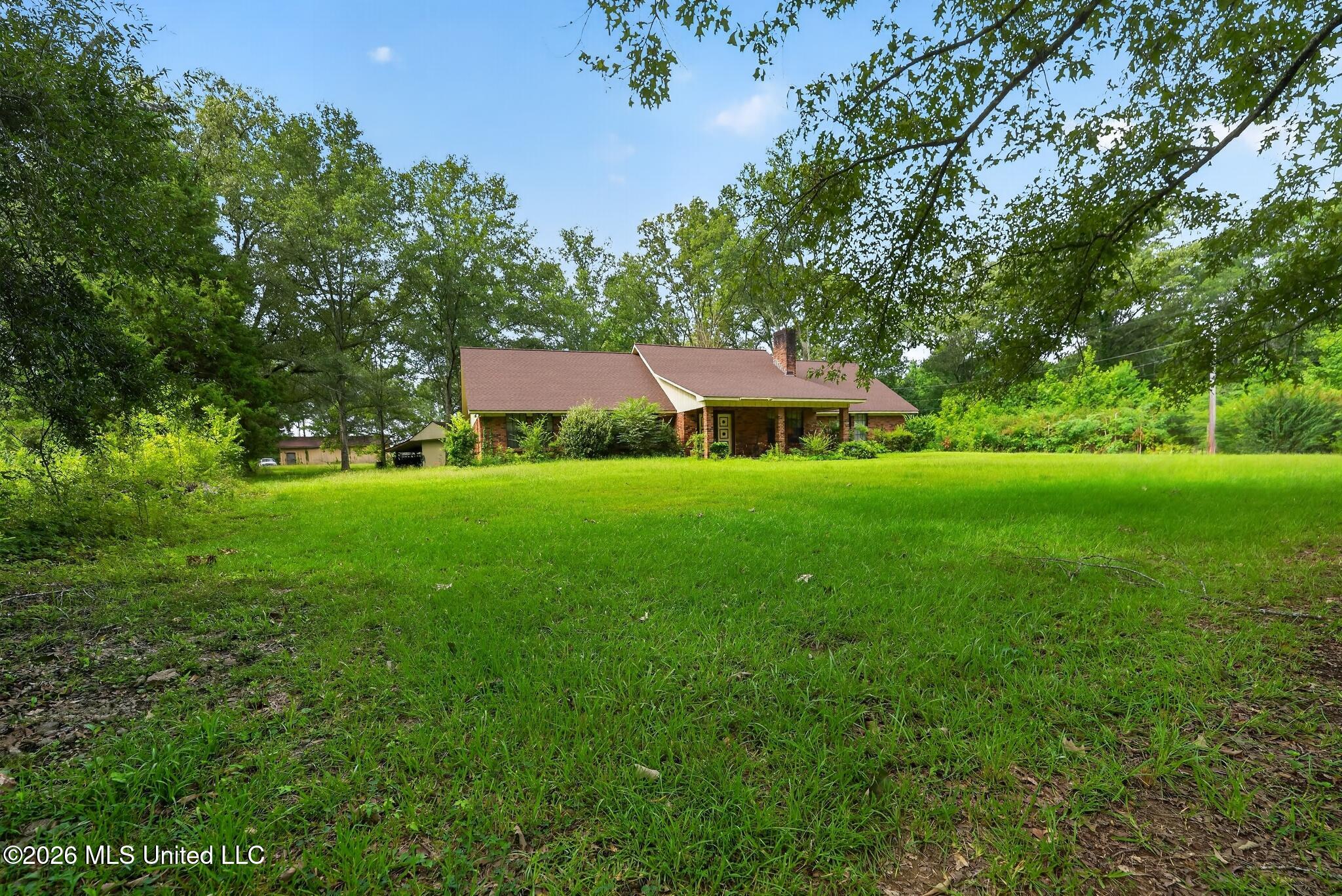 6077 N Mcraven Road Property Photo 4