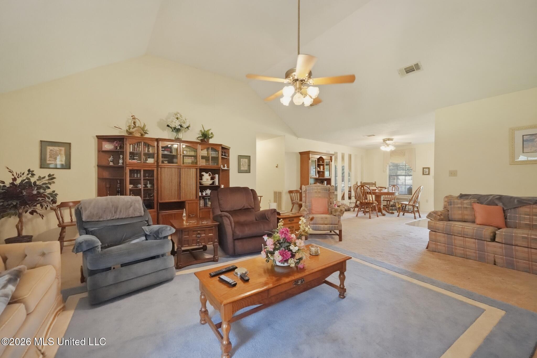 6077 N Mcraven Road Property Photo 6