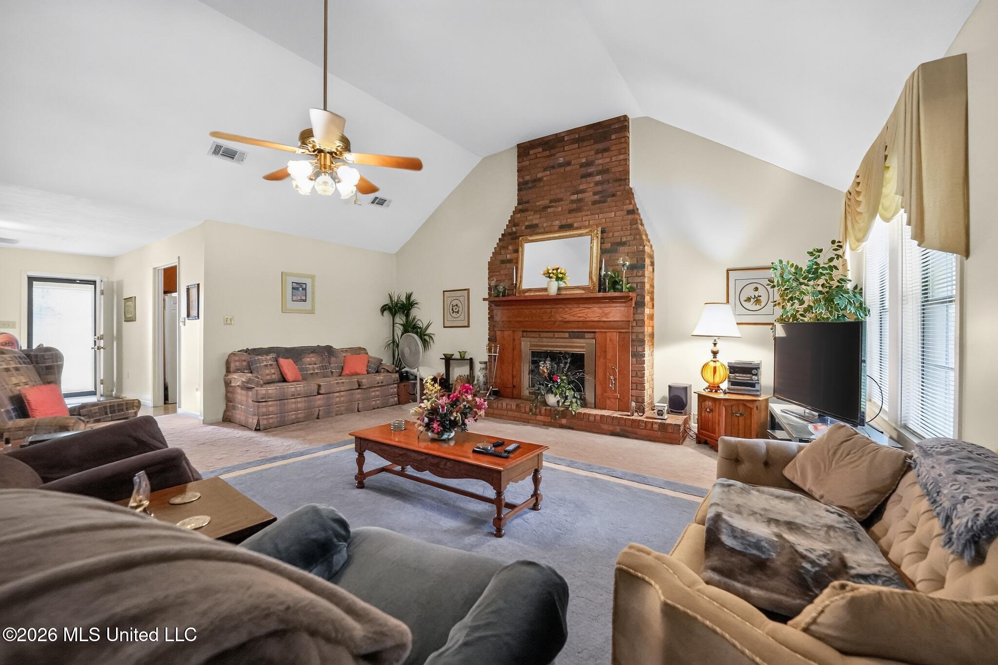 6077 N Mcraven Road Property Photo 10