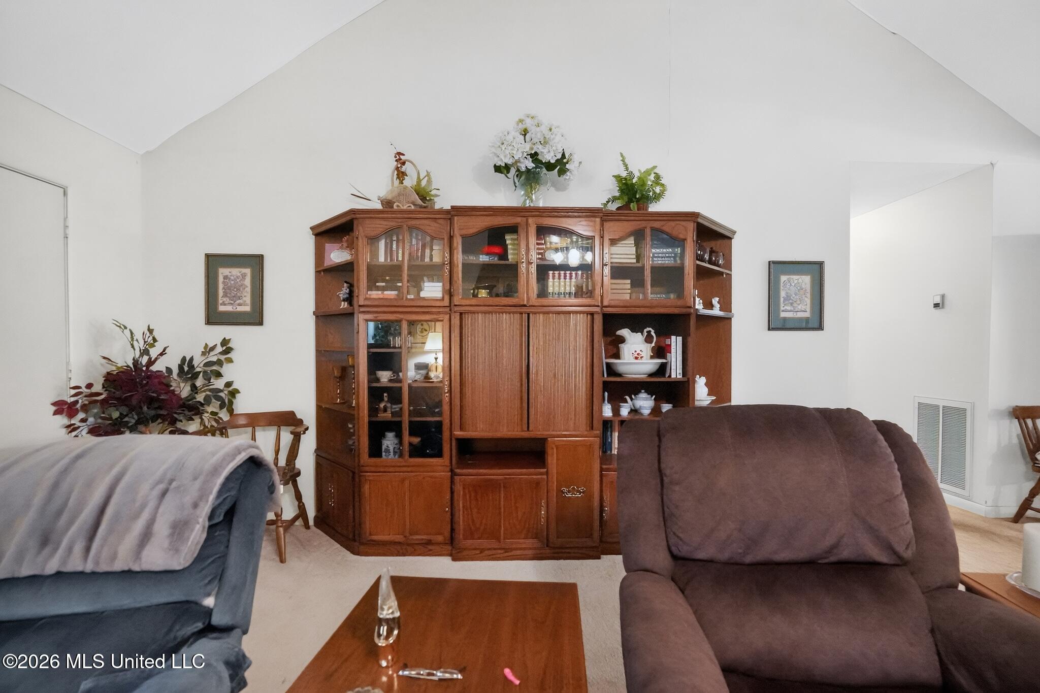 6077 N Mcraven Road Property Photo 11