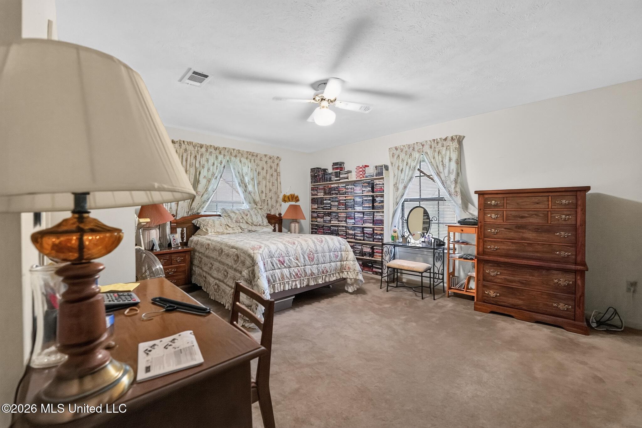 6077 N Mcraven Road Property Photo 13