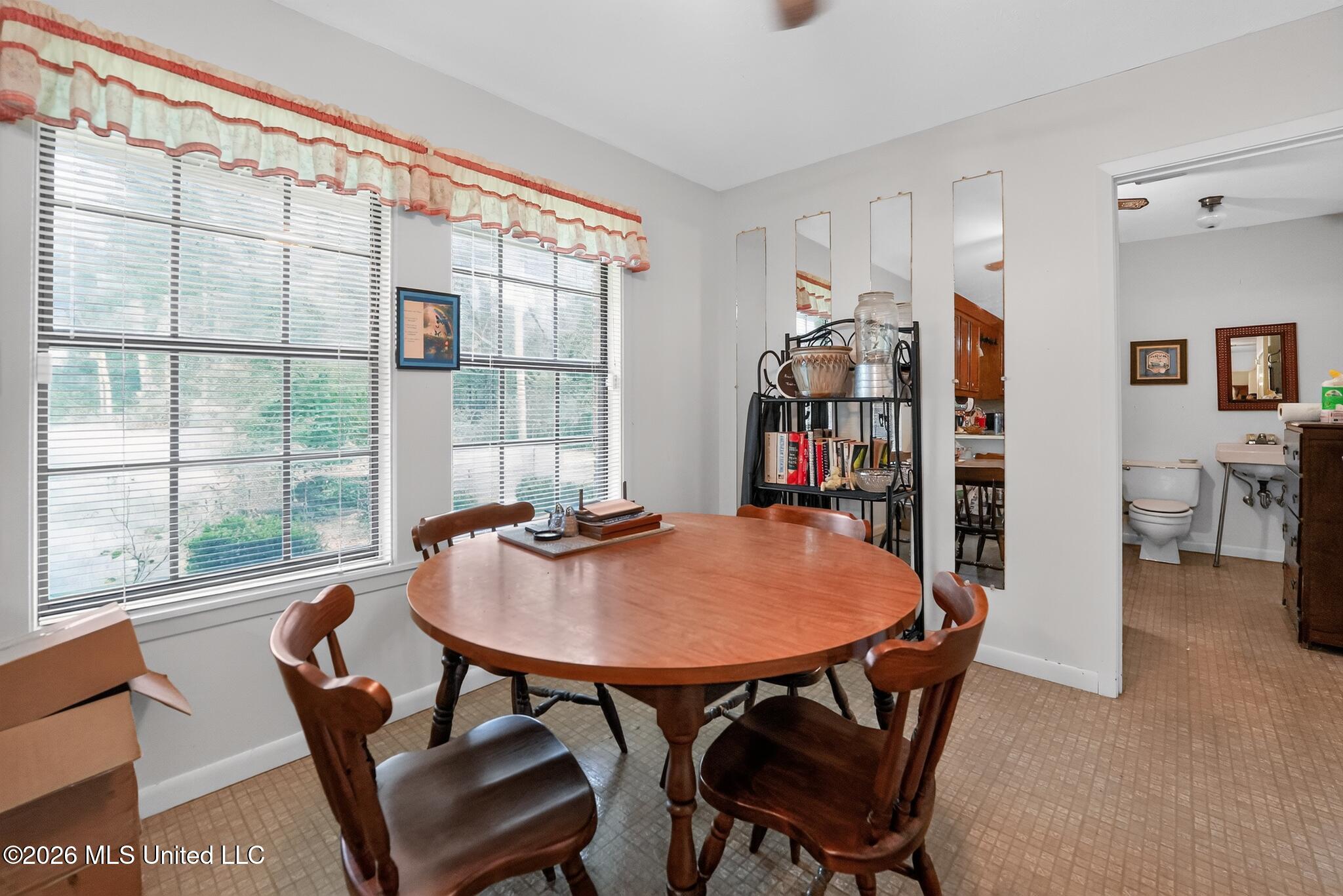 6077 N Mcraven Road Property Photo 23