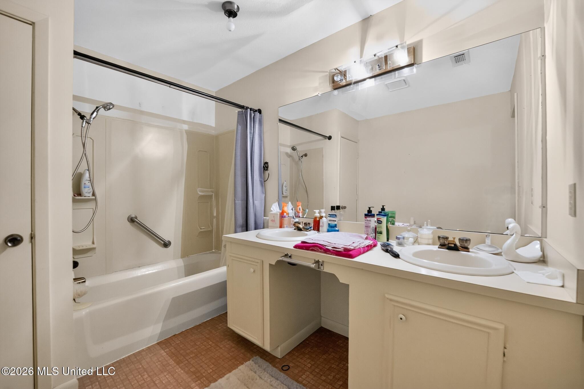 6077 N Mcraven Road Property Photo 29