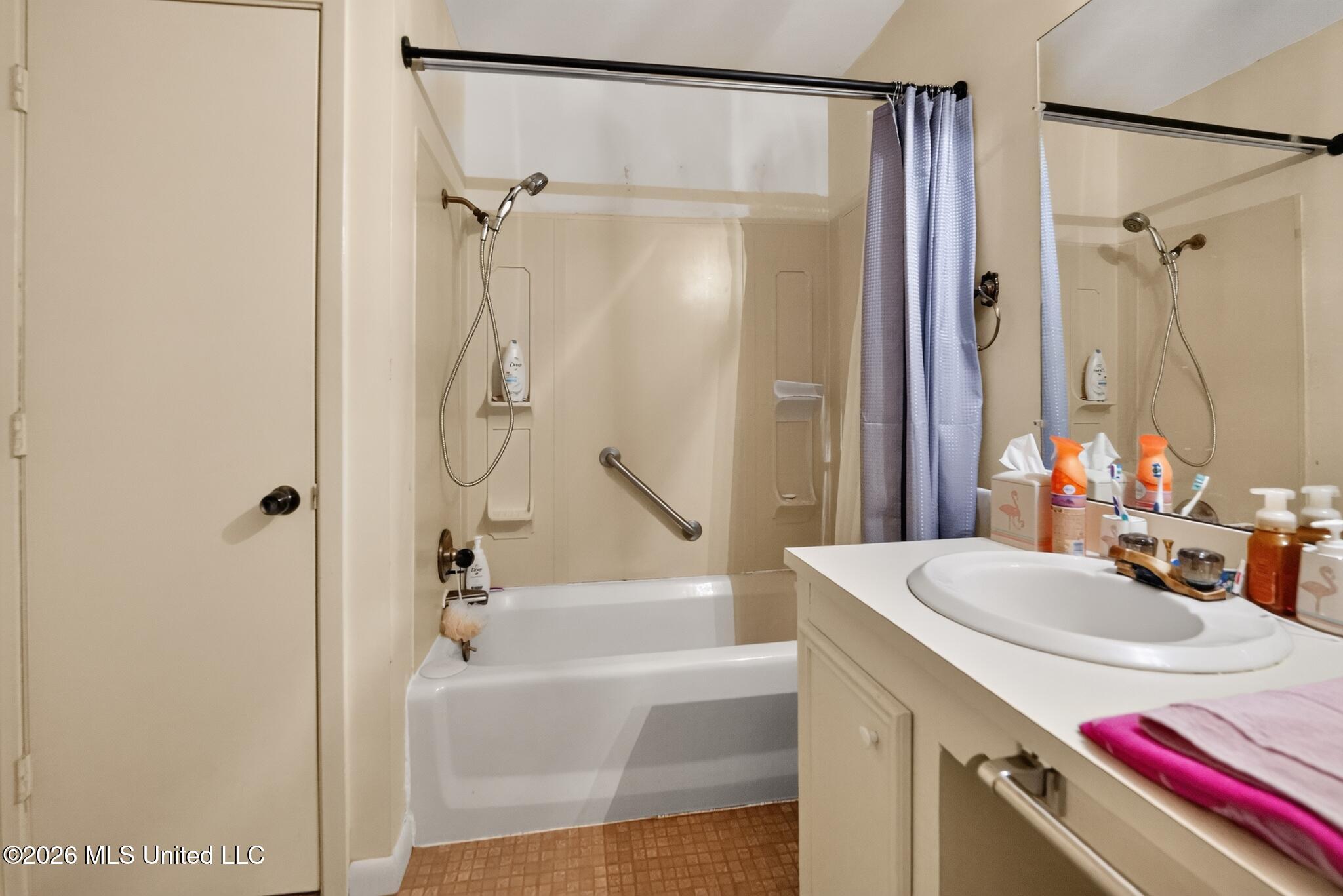6077 N Mcraven Road Property Photo 30