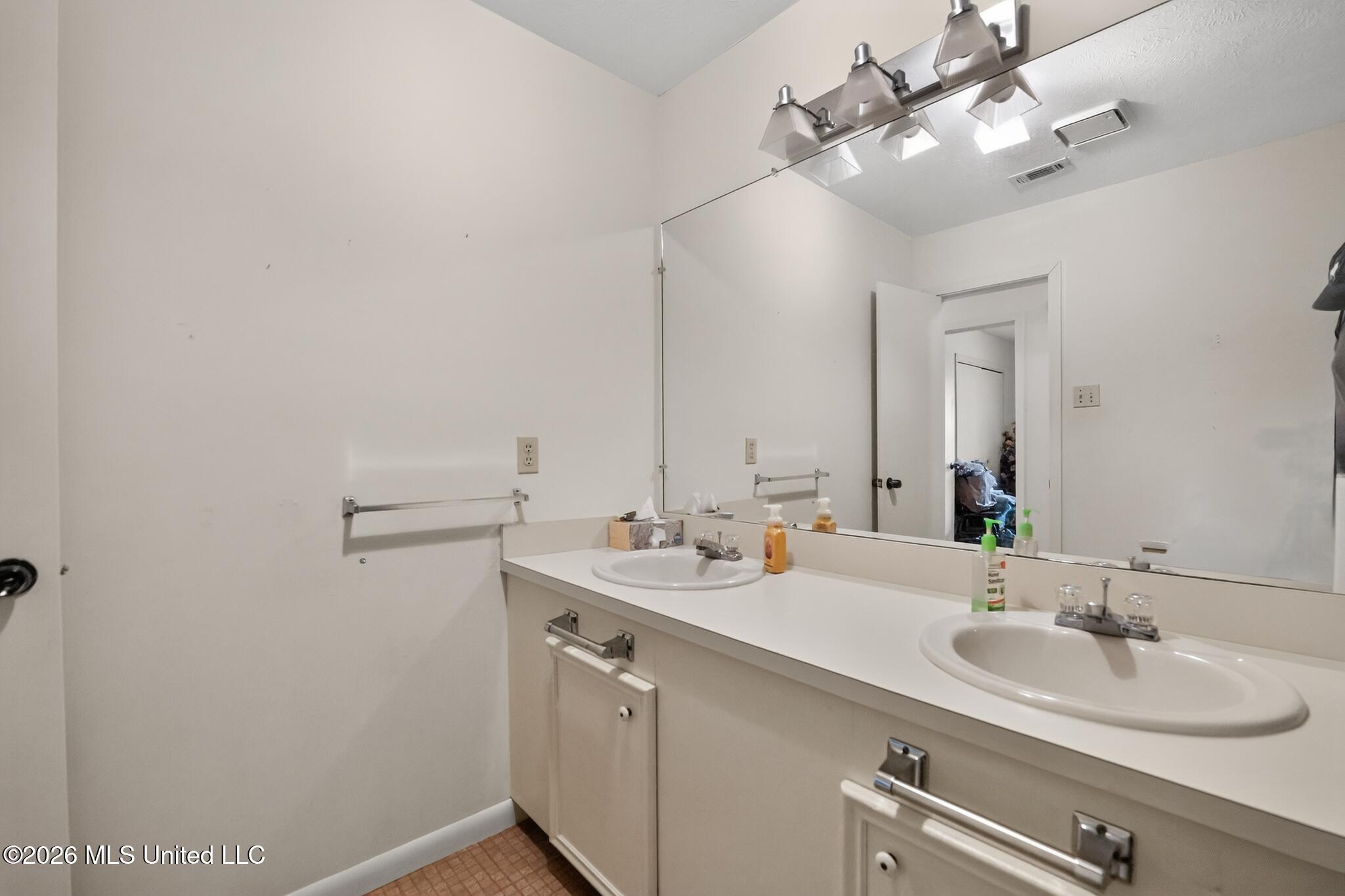 6077 N Mcraven Road Property Photo 31
