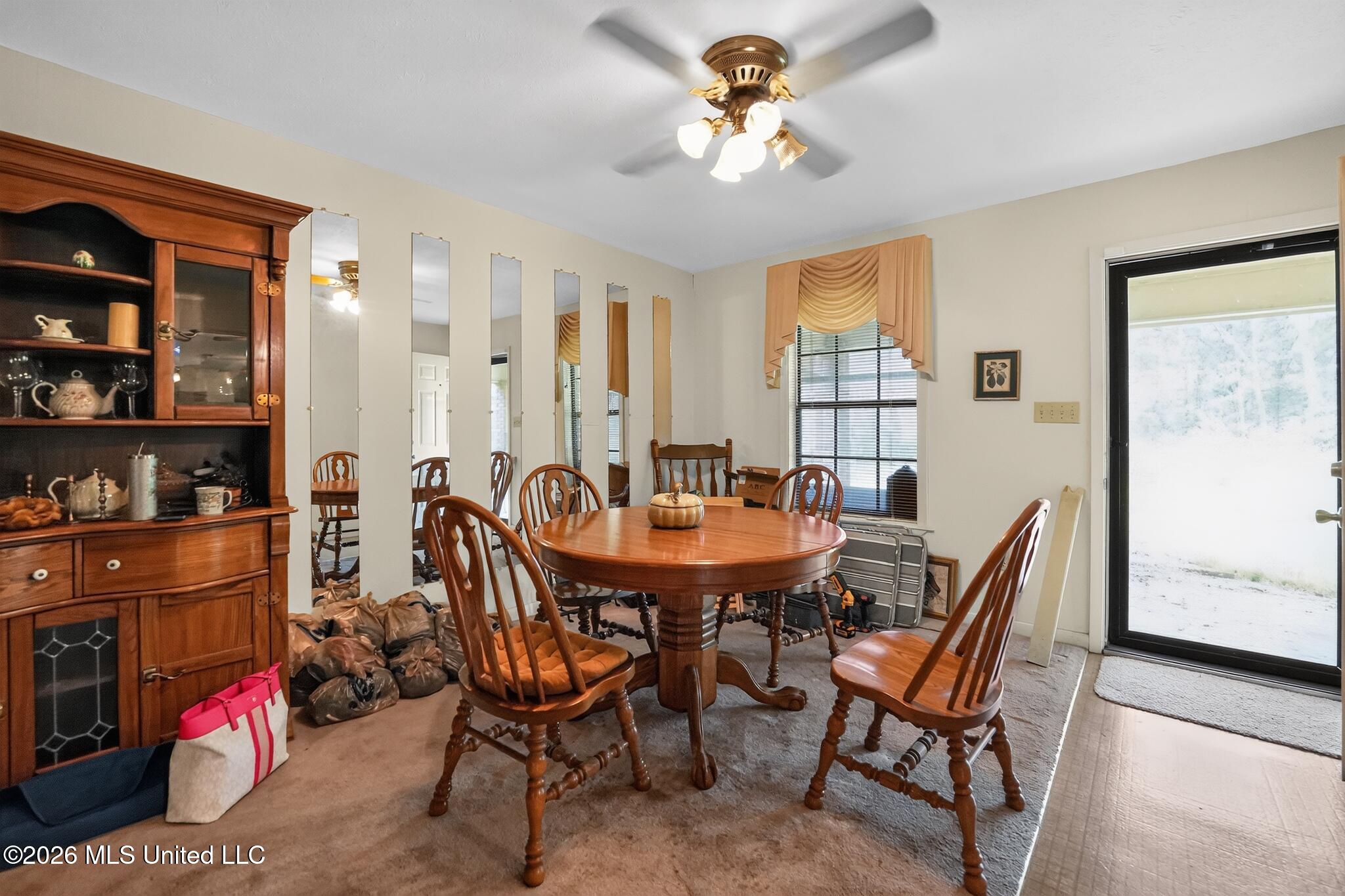 6077 N Mcraven Road Property Photo 32