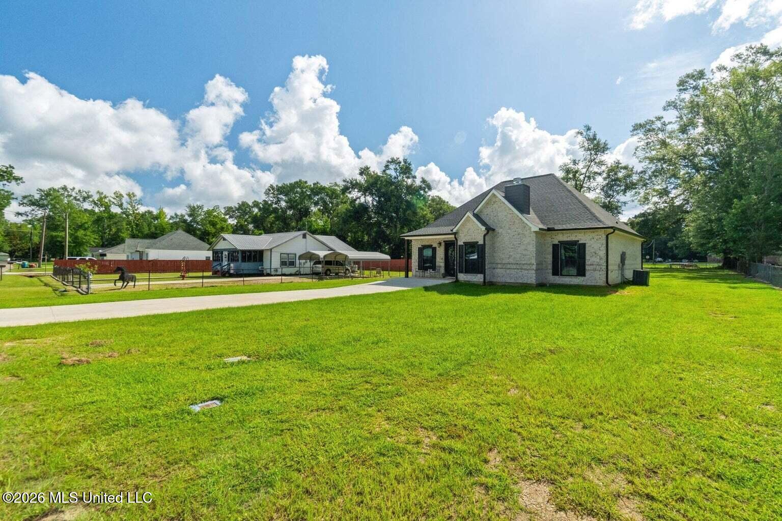 207 S Jackson Avenue Property Photo 2