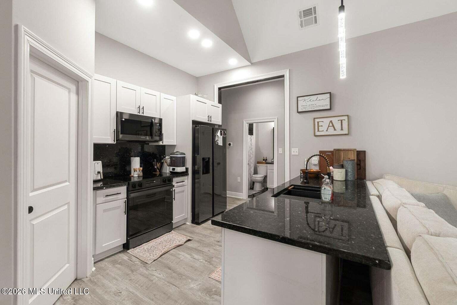 207 S Jackson Avenue Property Photo 14