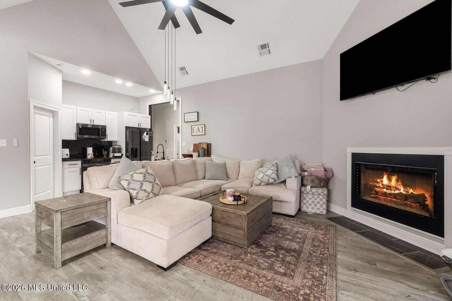 207 S Jackson Avenue Property Photo 16
