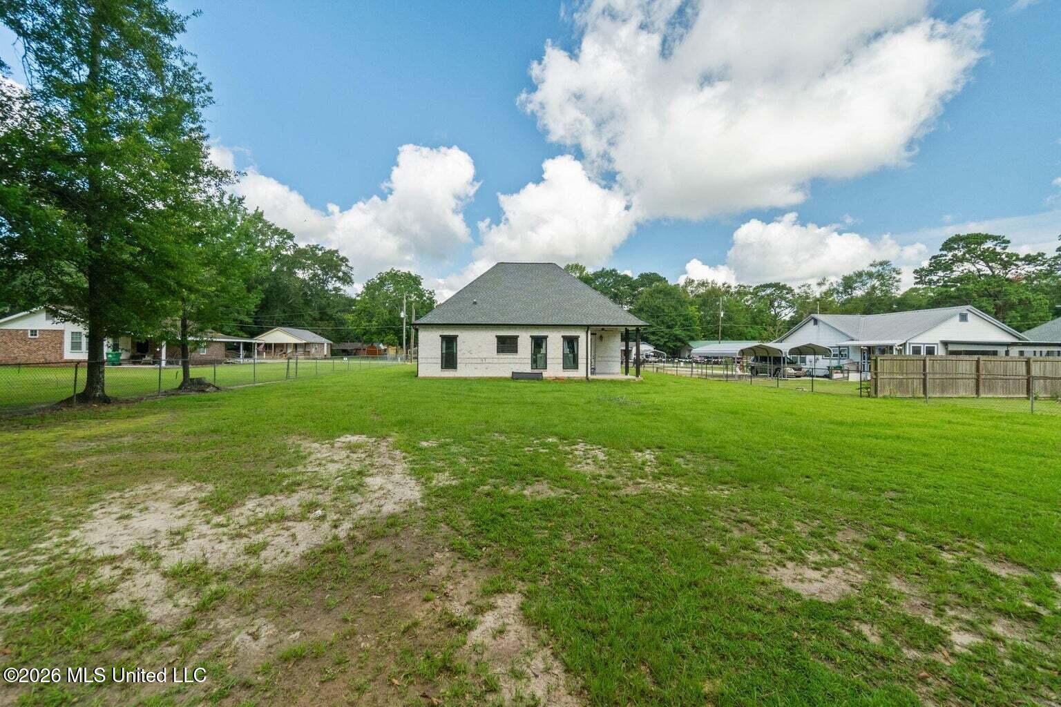 207 S Jackson Avenue Property Photo 32