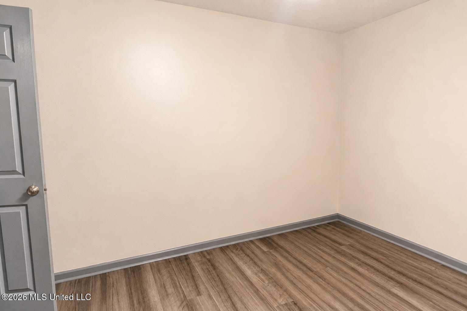 216 E Northside Drive Property Photo 5