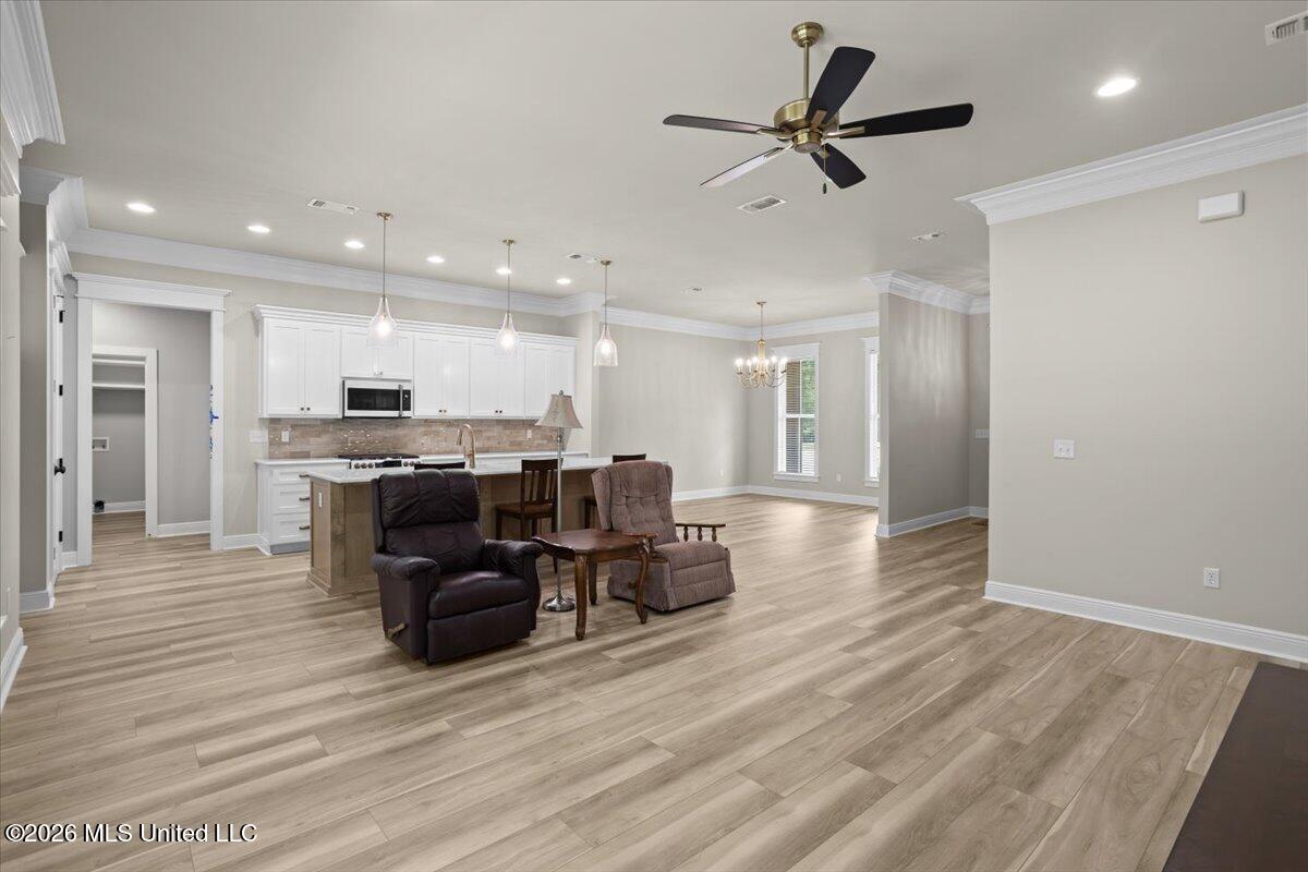 216 E Mccormick Drive Property Photo 8