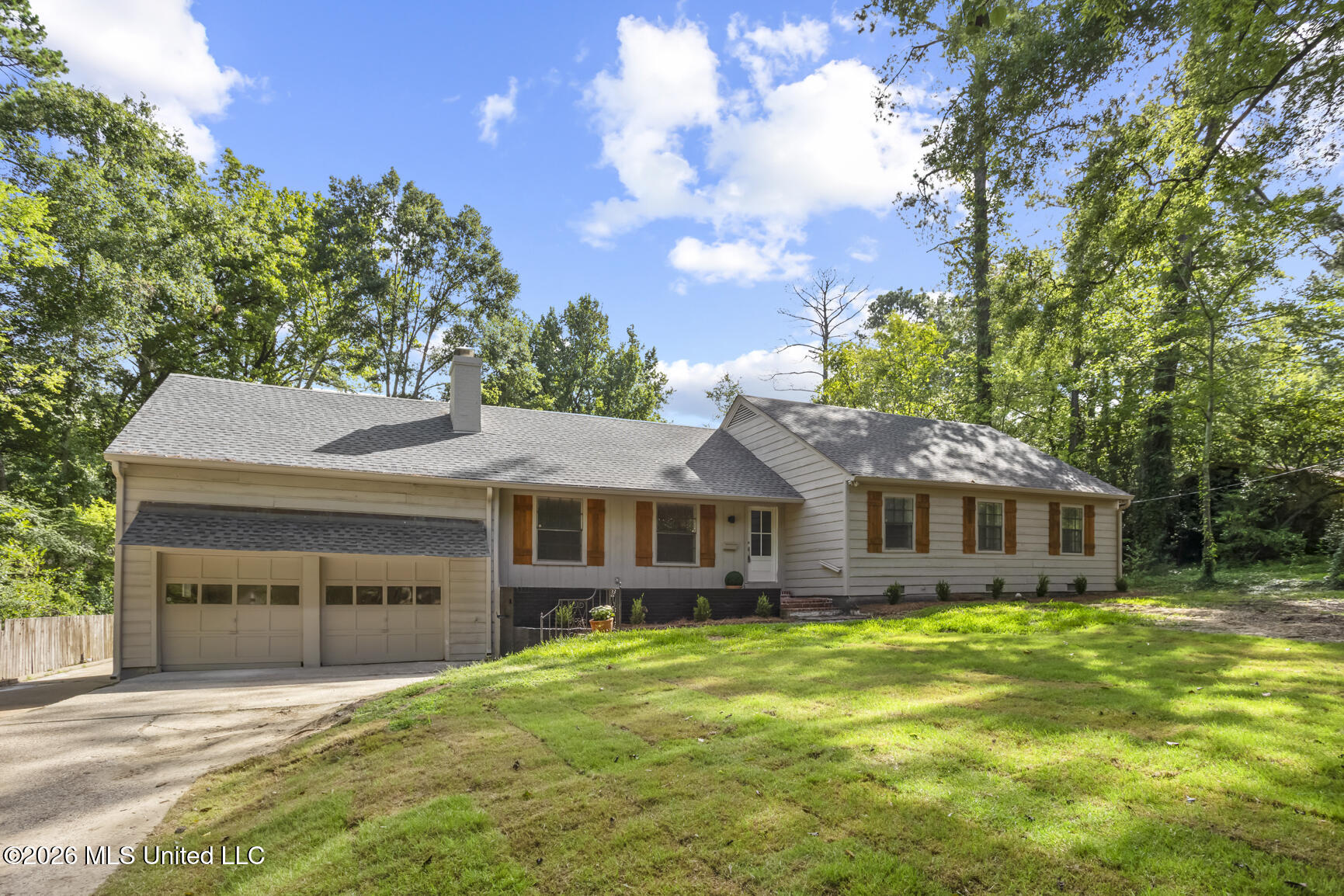 1112 Meadowbrook Road Property Photo 2