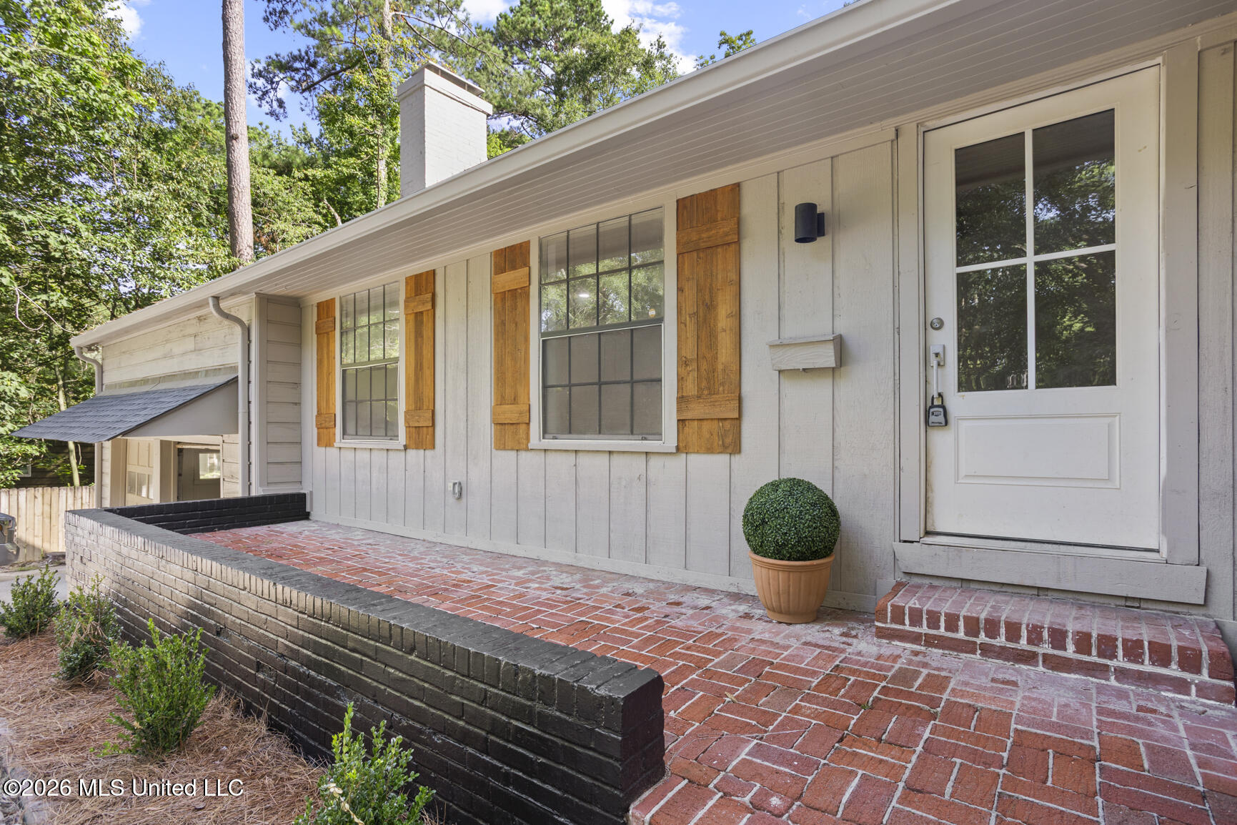 1112 Meadowbrook Road Property Photo 3