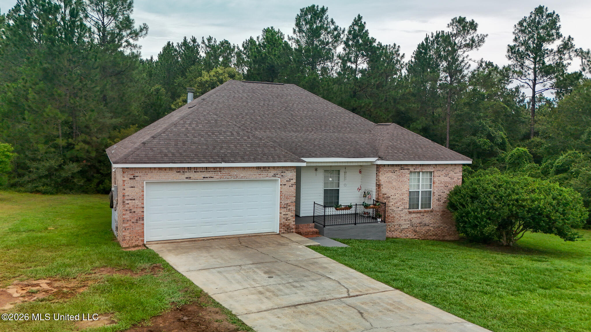 21645 E Ridge Drive Property Photo 2
