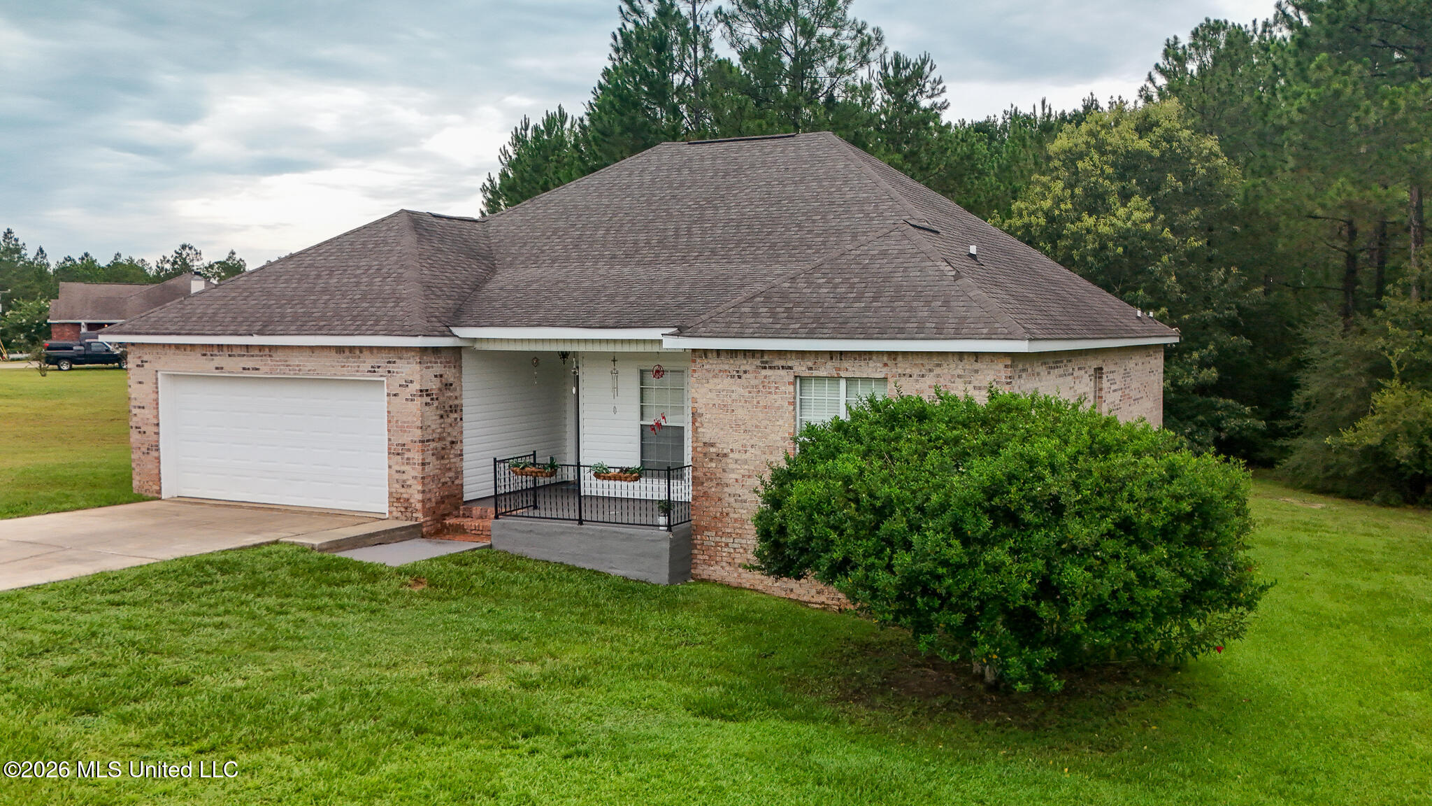 21645 E Ridge Drive Property Photo 3