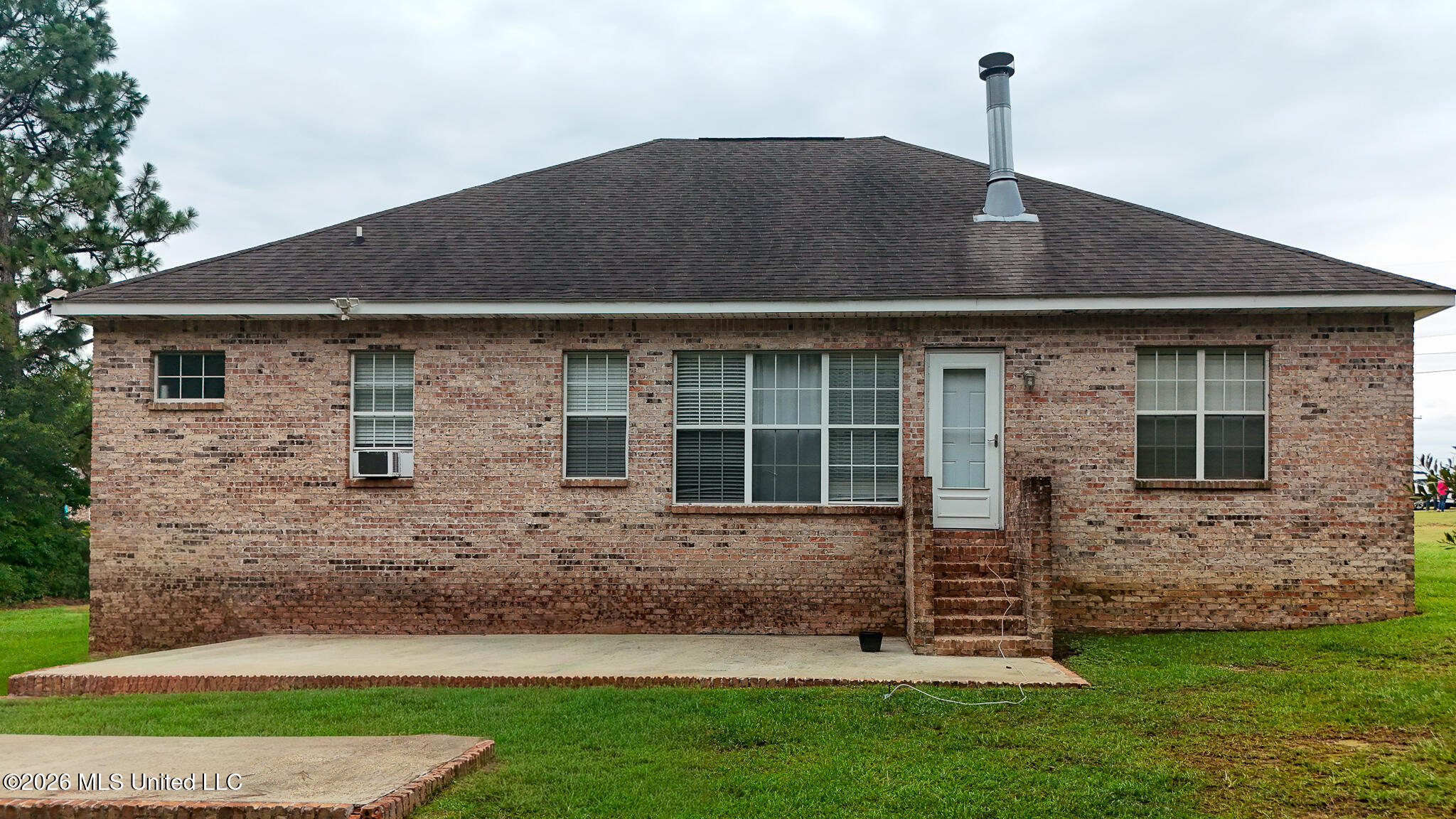 21645 E Ridge Drive Property Photo 8