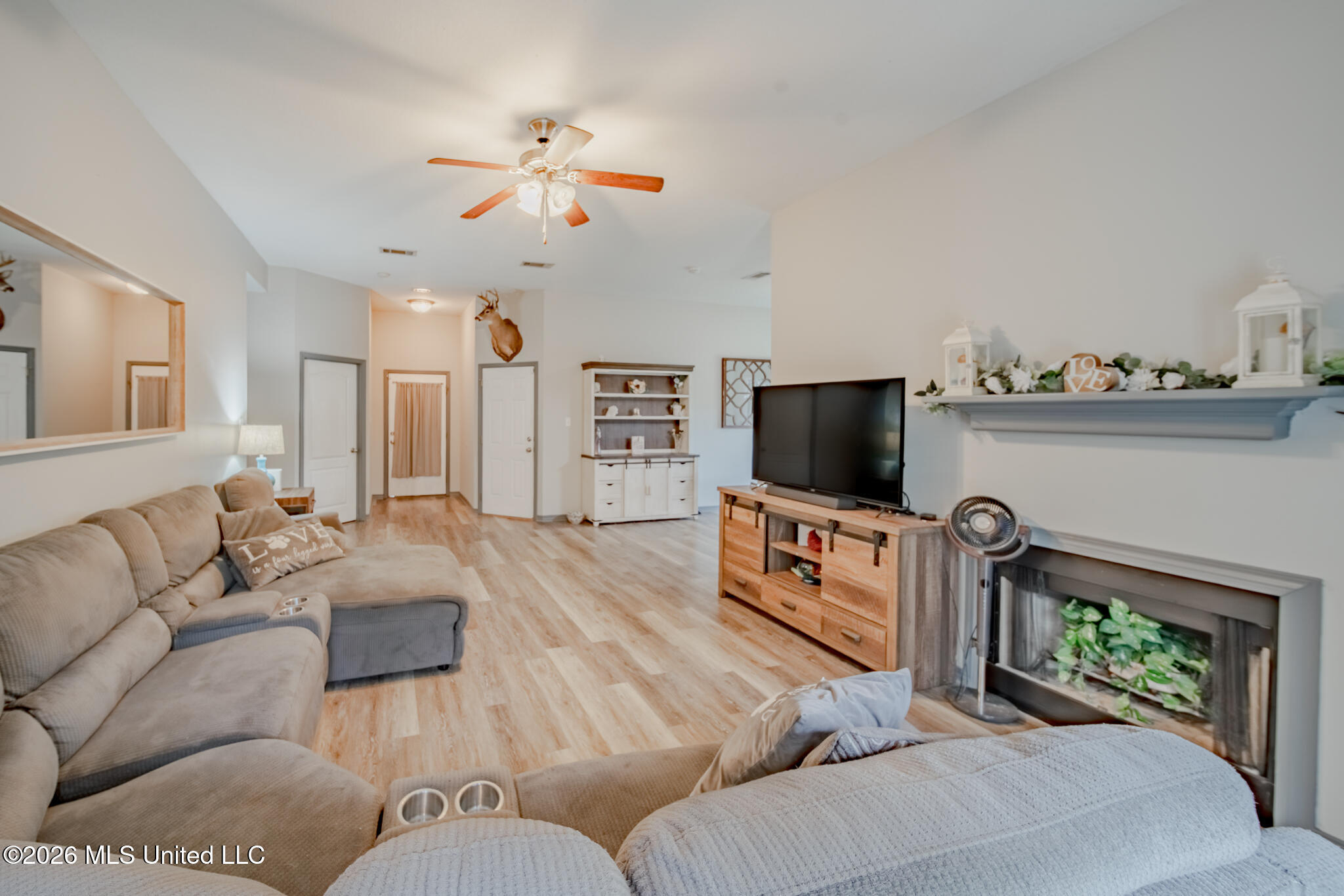 21645 E Ridge Drive Property Photo 11