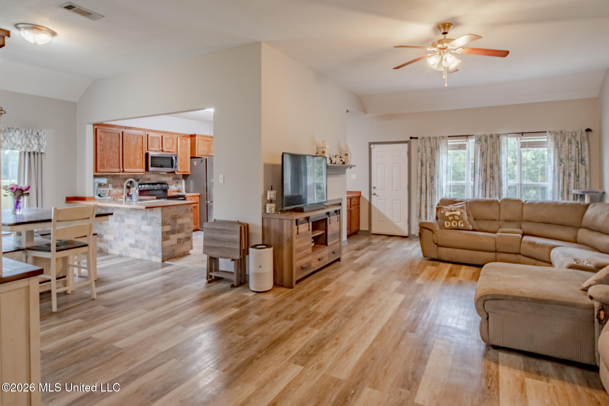 21645 E Ridge Drive Property Photo 13