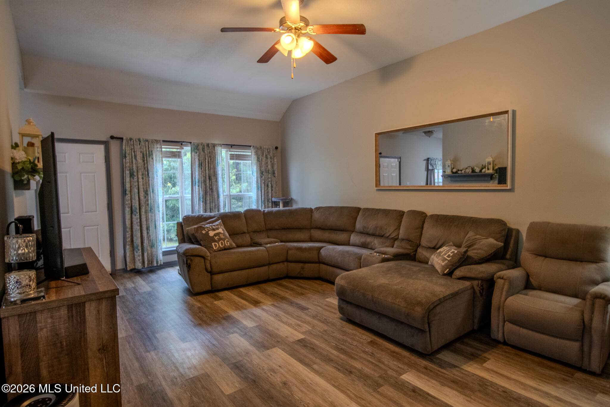 21645 E Ridge Drive Property Photo 16
