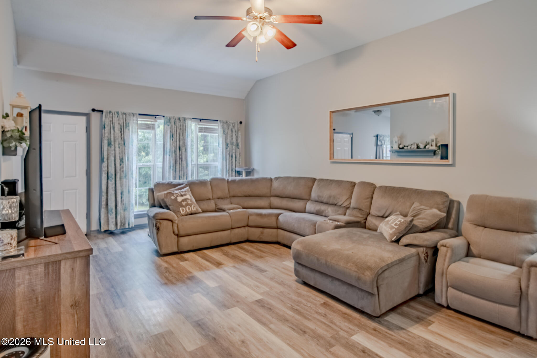 21645 E Ridge Drive Property Photo 16