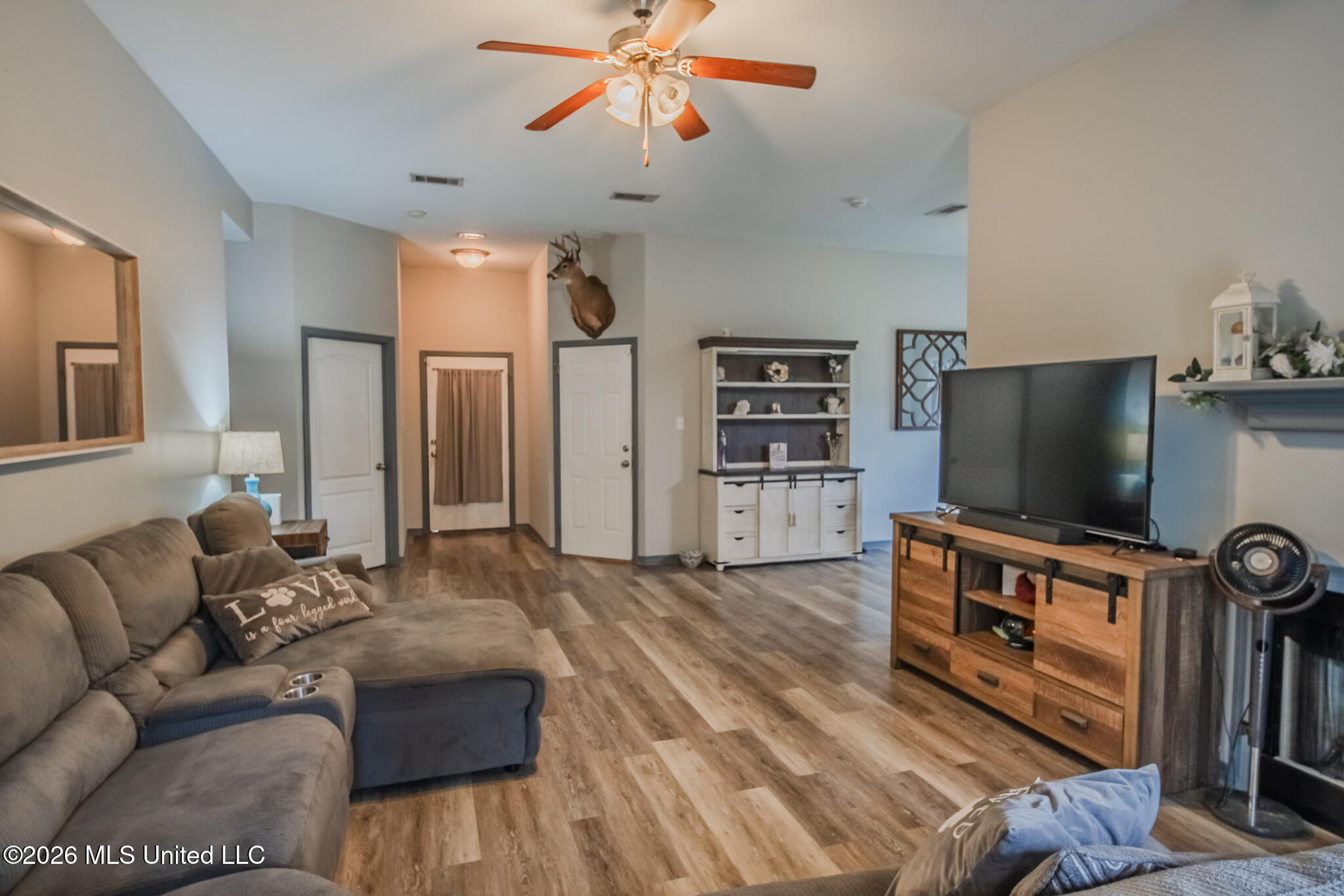 21645 E Ridge Drive Property Photo 17