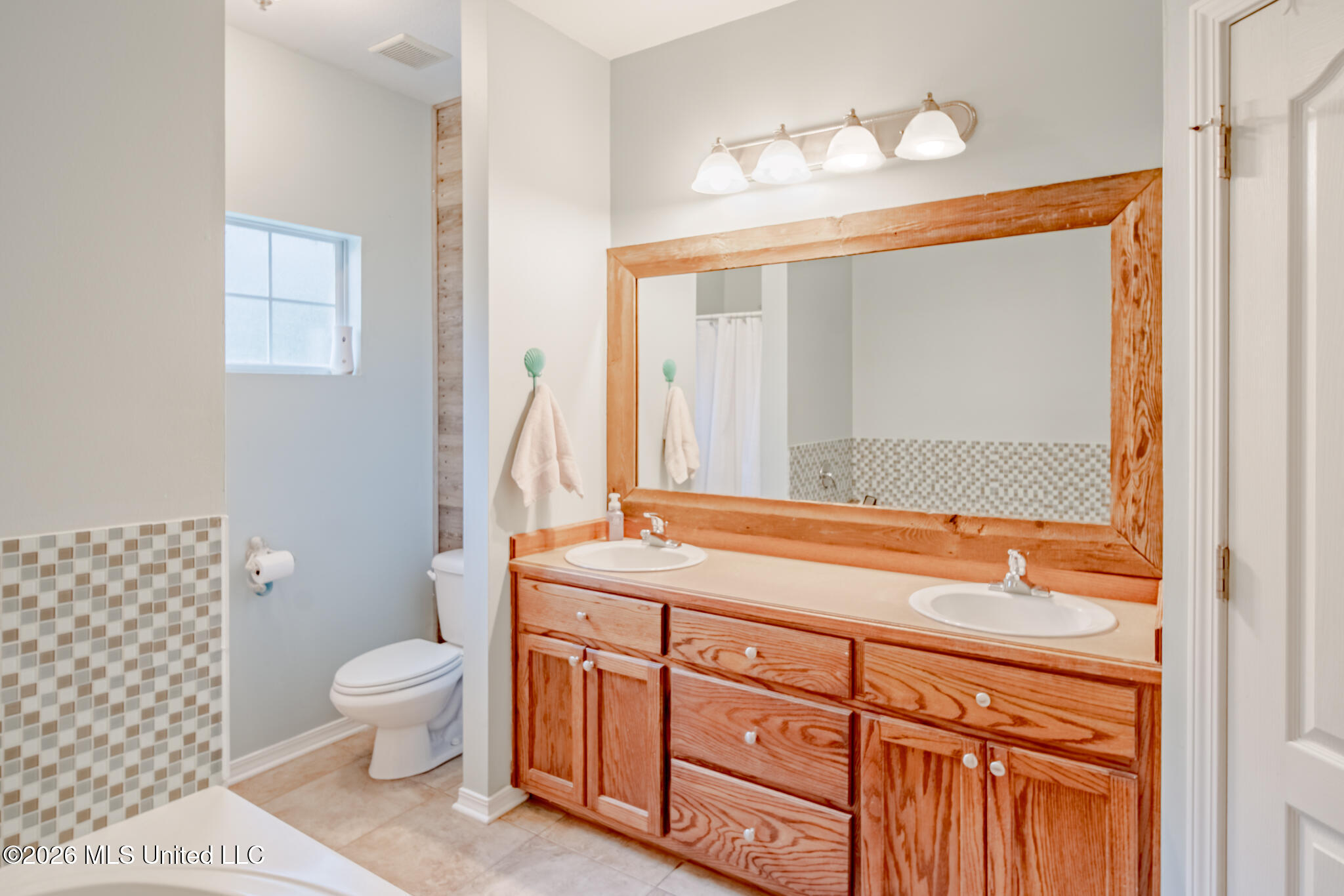 21645 E Ridge Drive Property Photo 24