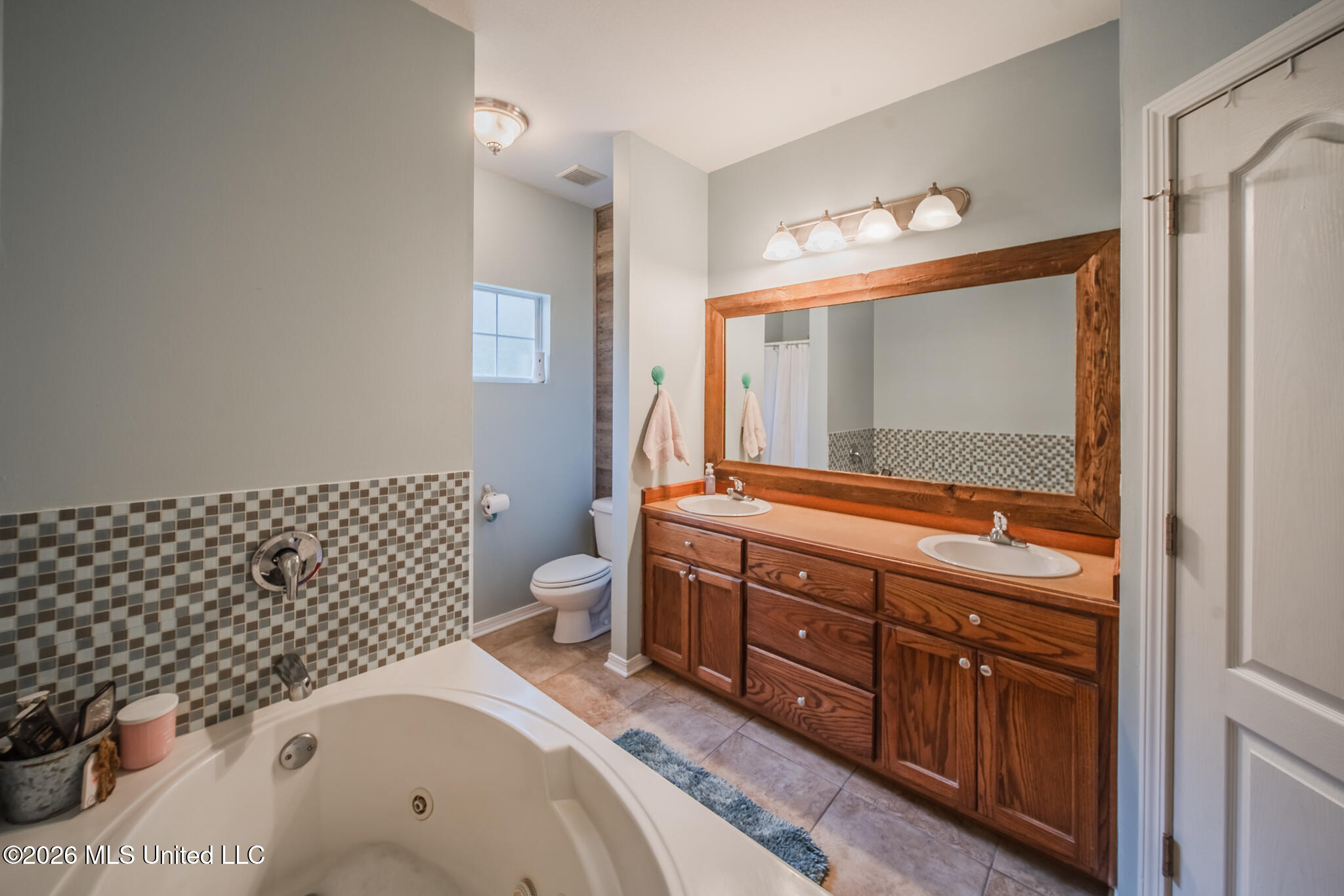 21645 E Ridge Drive Property Photo 37