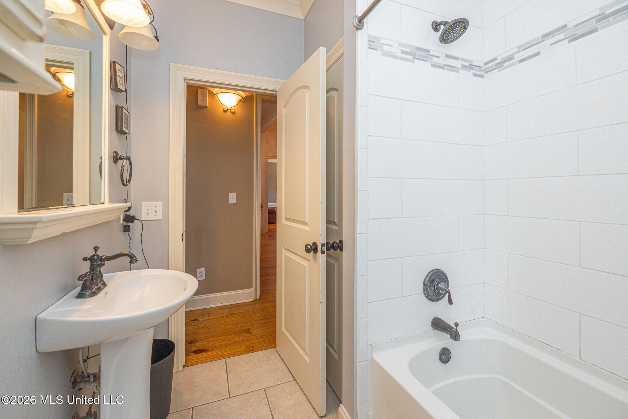 111 Hallmark Place Property Photo 10