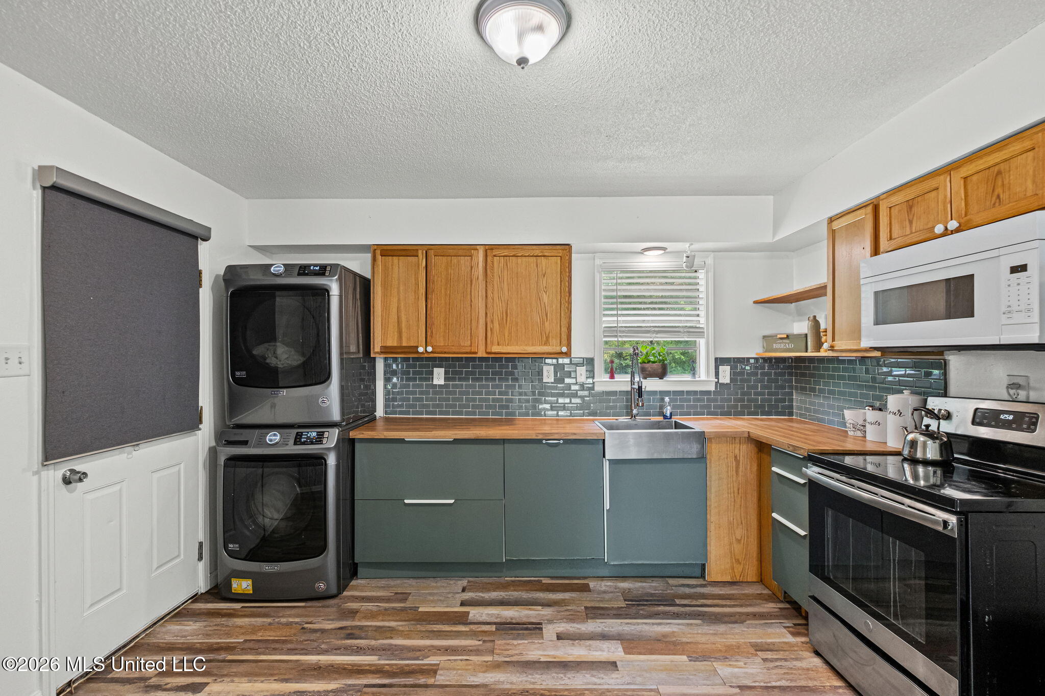 8144 Cedarbrook Drive Property Photo 6
