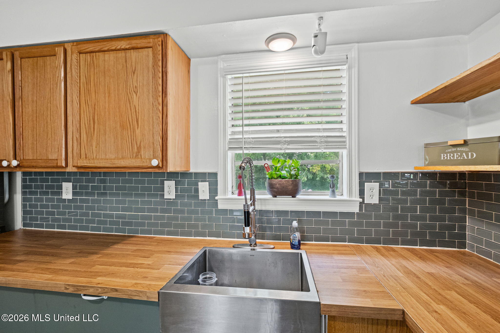 8144 Cedarbrook Drive Property Photo 8