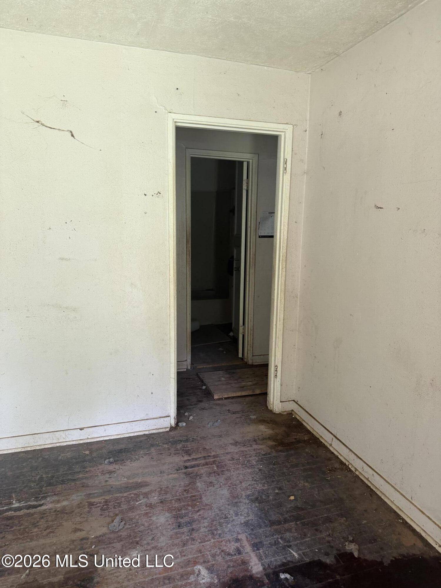 3040 Woodside Drive Property Photo 3