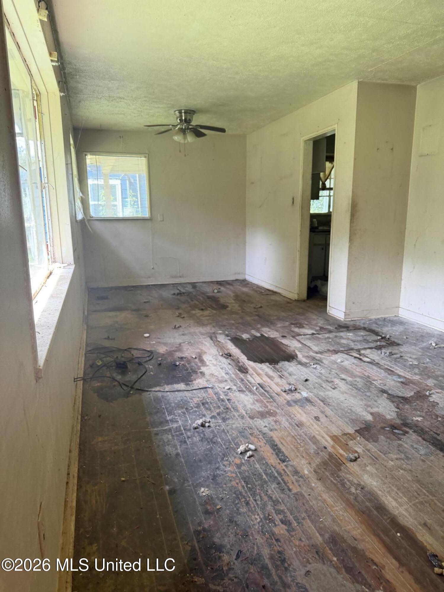 3040 Woodside Drive Property Photo 4