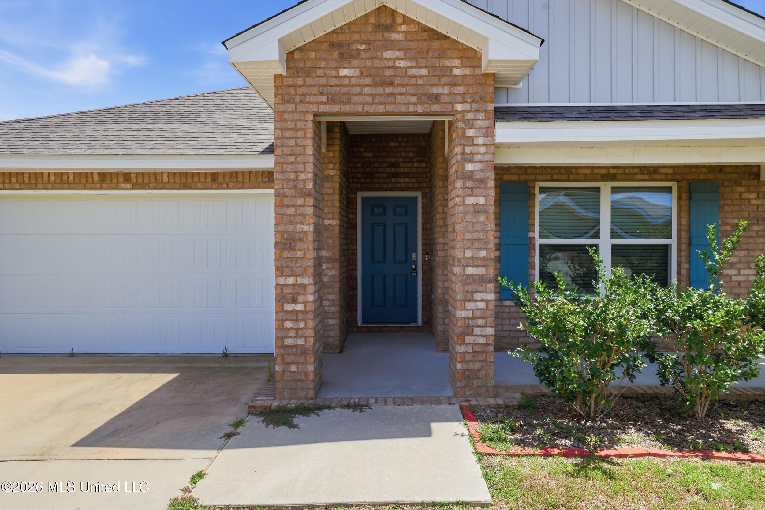 1006 Enclave Circle Property Photo 2