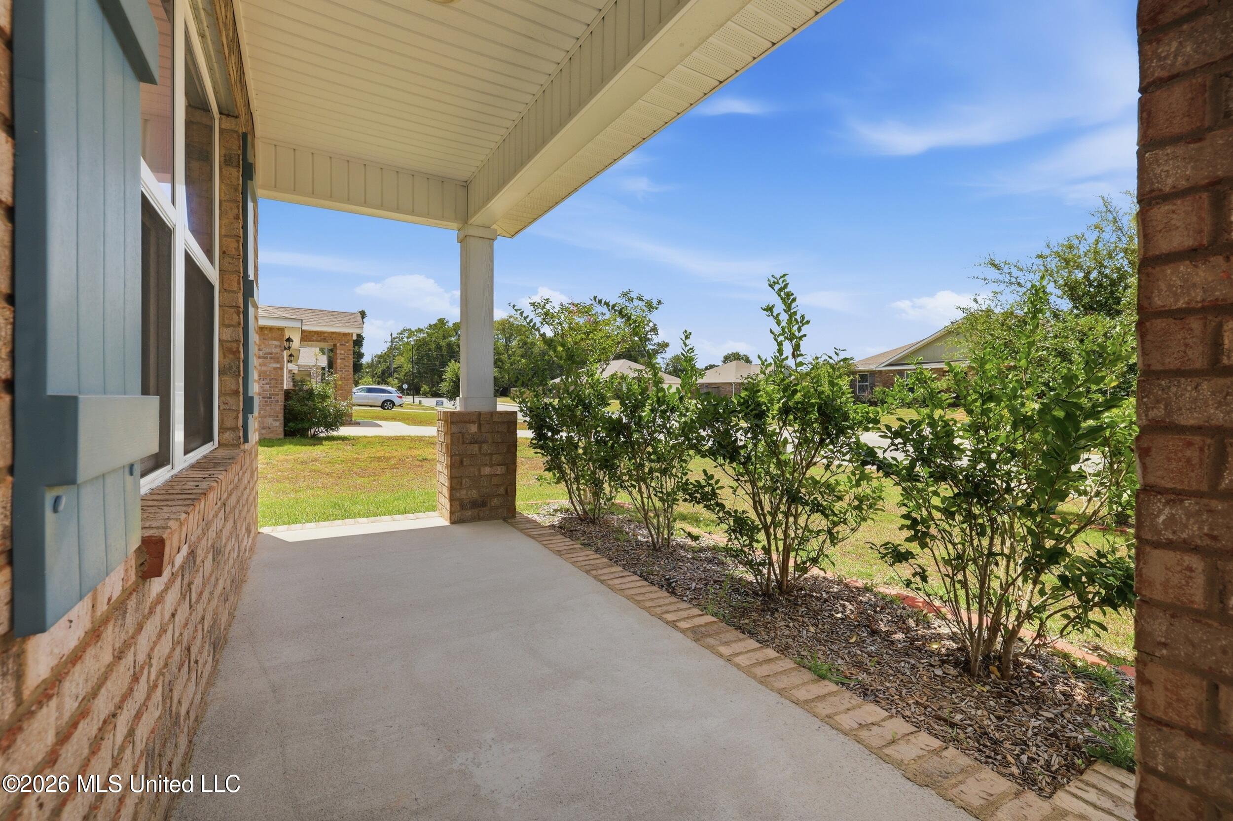 1006 Enclave Circle Property Photo 3