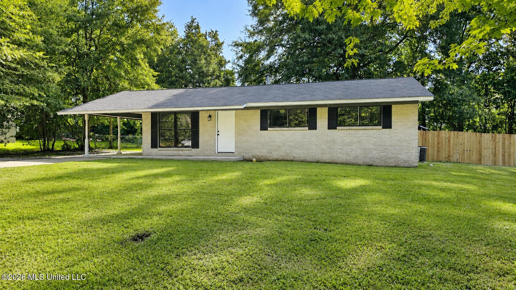 561 Colonial Drive Property Photo 2