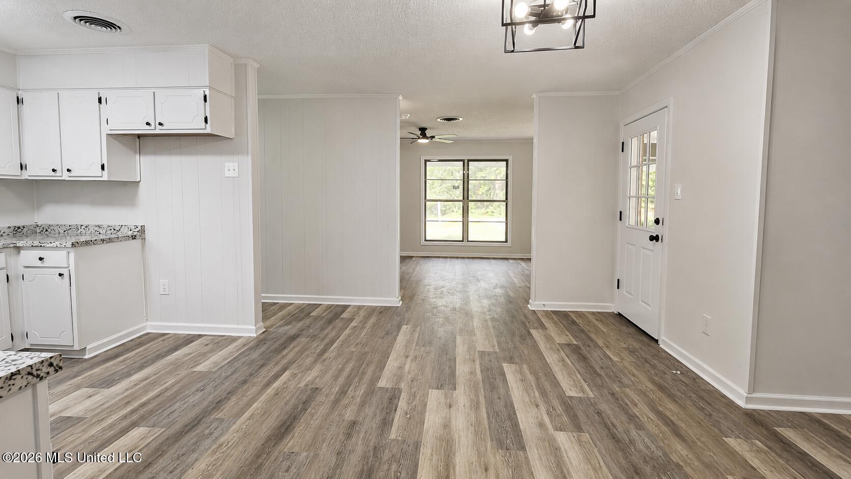 561 Colonial Drive Property Photo 4