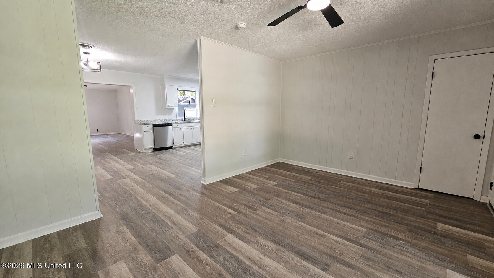 561 Colonial Drive Property Photo 6
