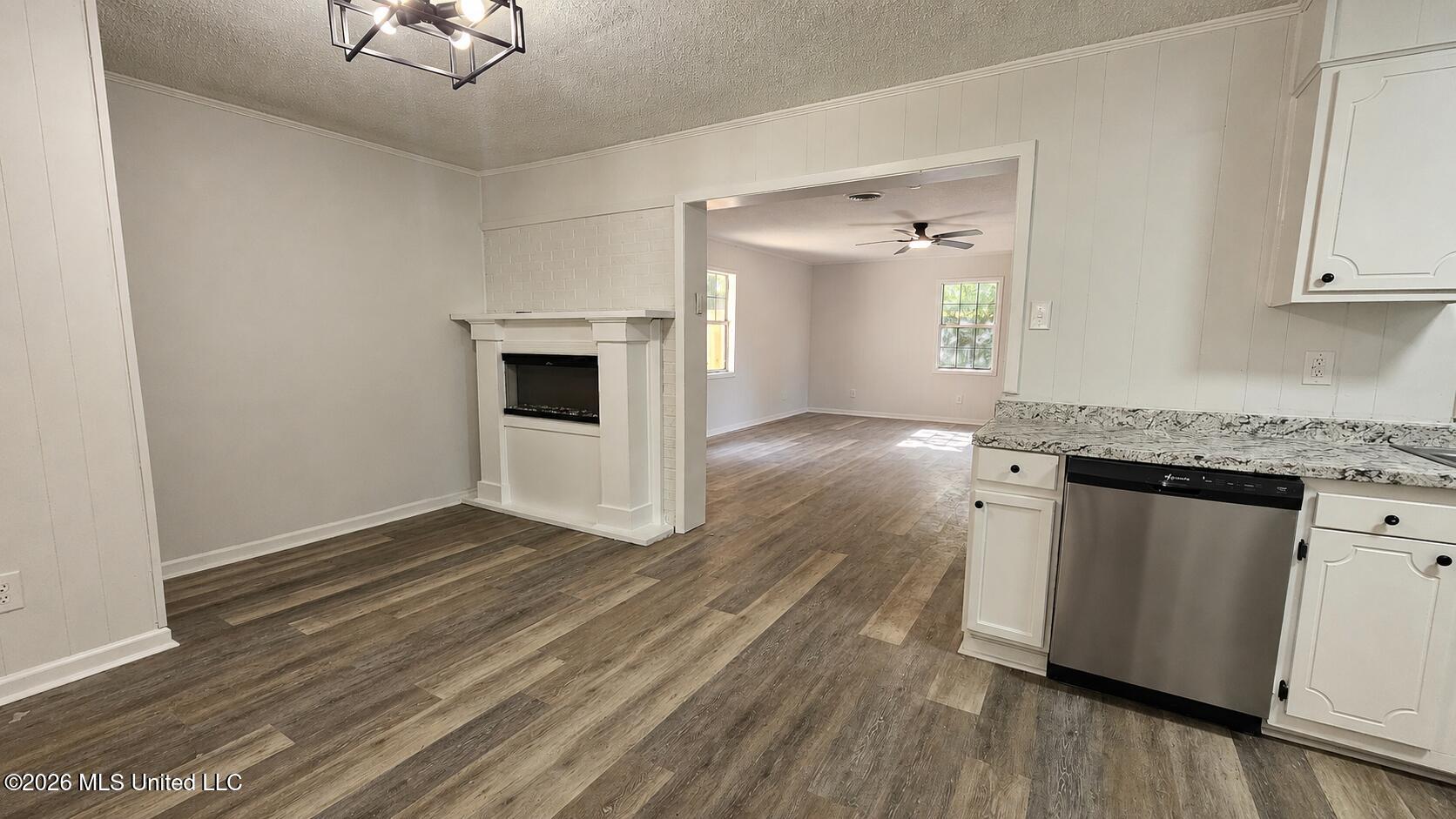561 Colonial Drive Property Photo 12