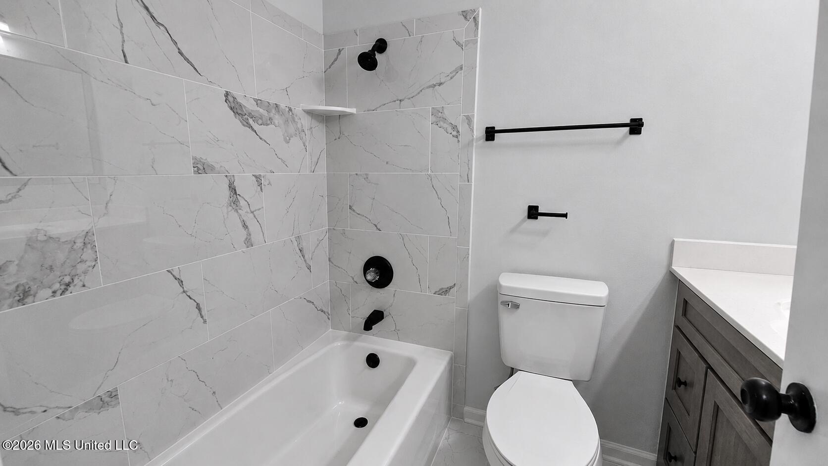 561 Colonial Drive Property Photo 21